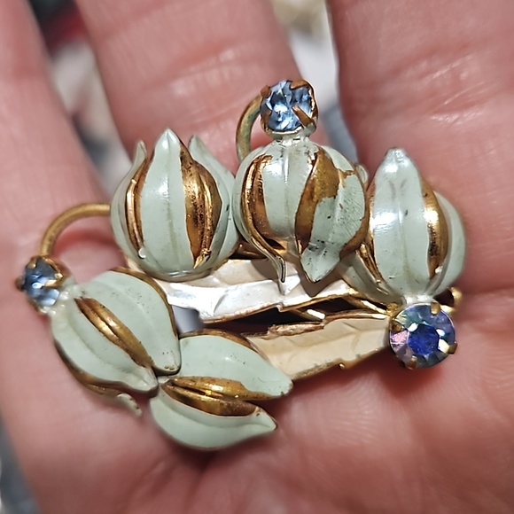 Vintage Made in Austria Clip Earrings - Picture 9 of 9